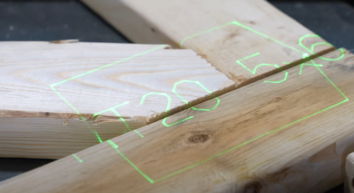 Caso di studio: Produzione di tralicci: Posizionamento dei componenti con la templatura laser