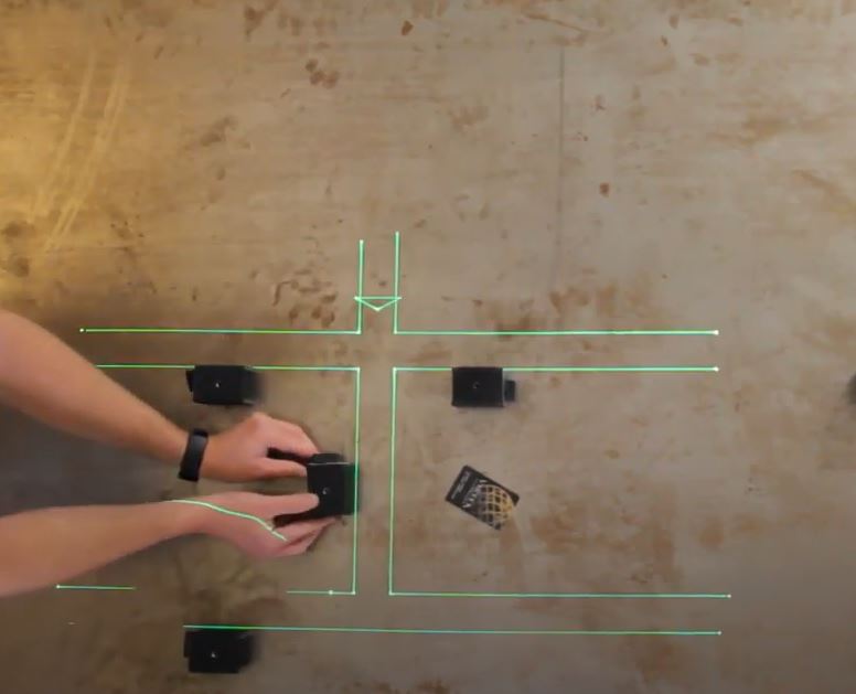 Estudio de caso: Proyección láser para la fabricación en serie de pasamanos y paneles de pared