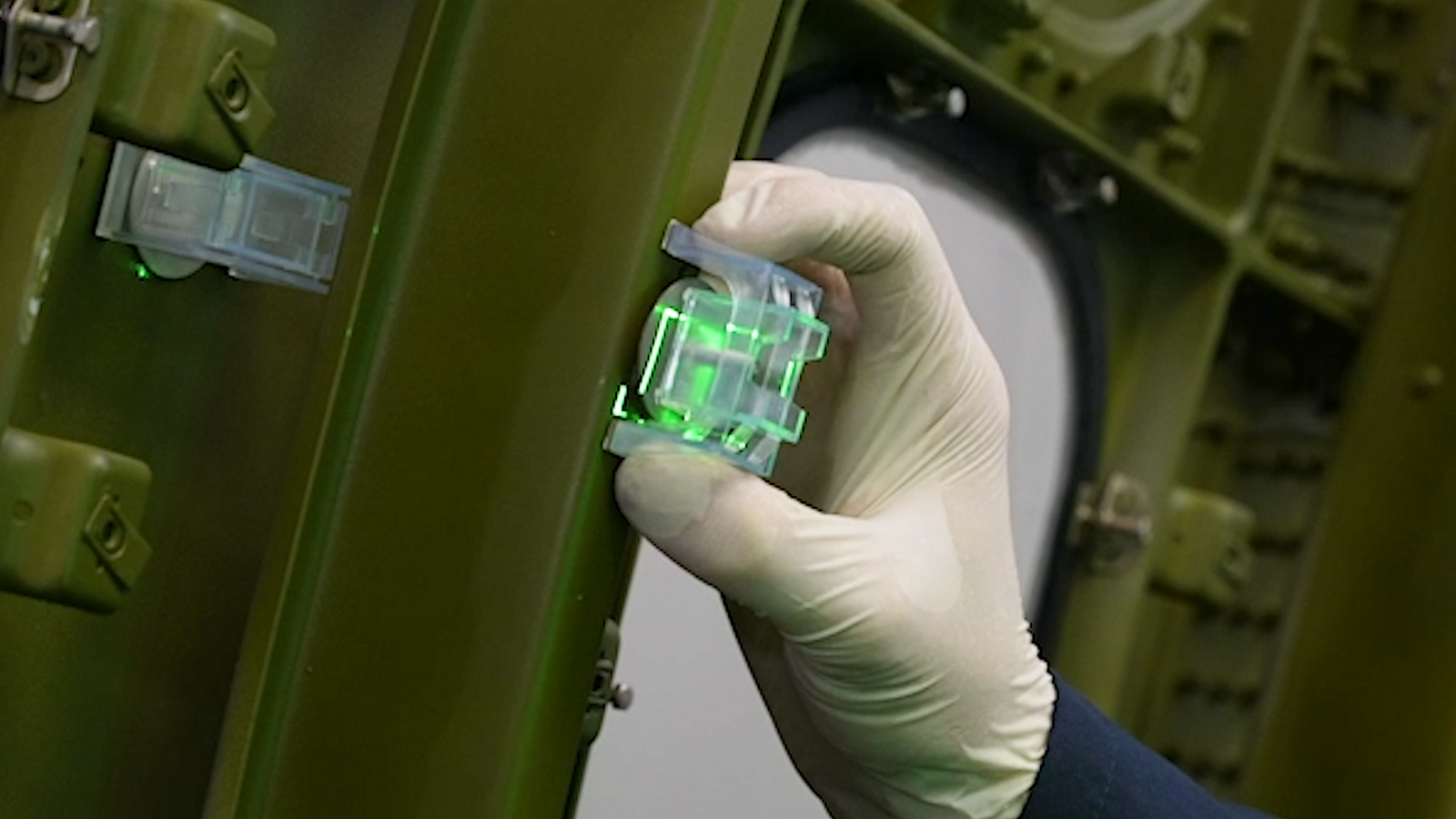 레이저 프로젝션에 빛을 더하다